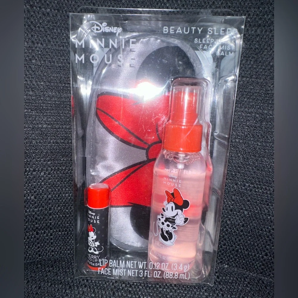 NIB Minnie Mouse Beauty Sleep Set